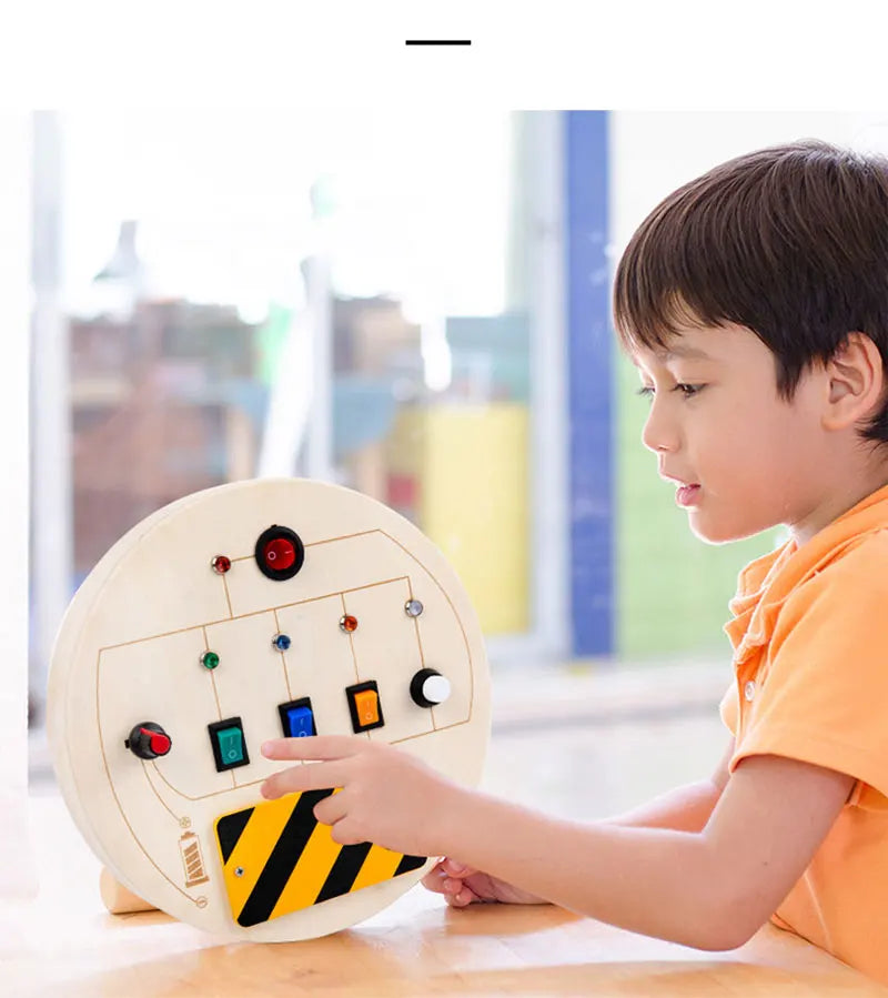 Montessori Busy Board Jouets mentaires oriels en bois avec interrupteur à lumière LED, Tableau de commande, Activités de voyage, Jeux pour enfants, 2-4 ans