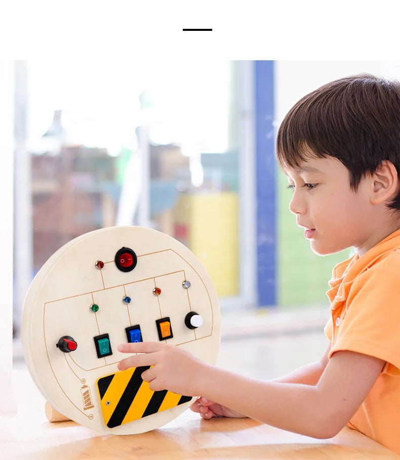 Planche d’activités Montessori / Circuit LED avec prise et interrupteur ON/OFF / Développement de la motricité fine et des capacités cognitives / Jouet éducatif pour bébés / Idée cadeau Busy Board